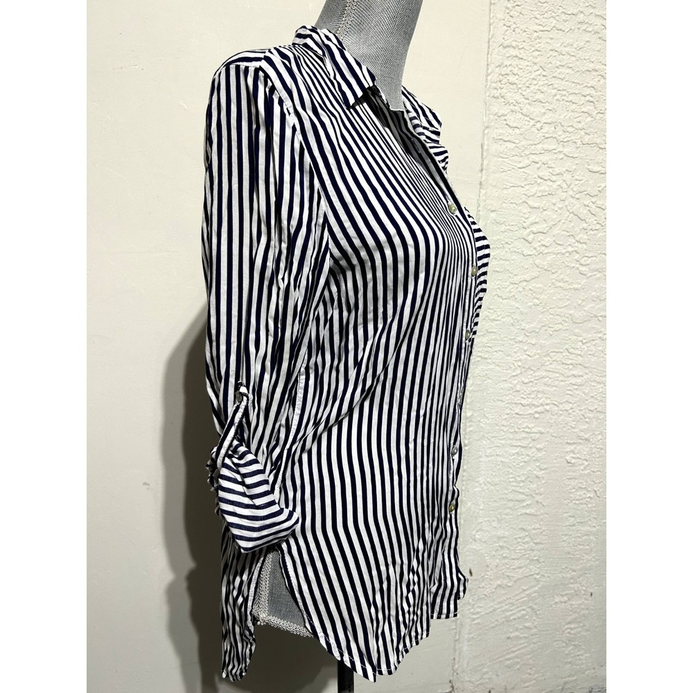 White and Navy Blue Botton Down Top - Picture 2 of 8